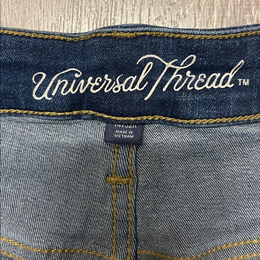 Universal Thread High Rise Denim Shorts - Picture 2 of 3